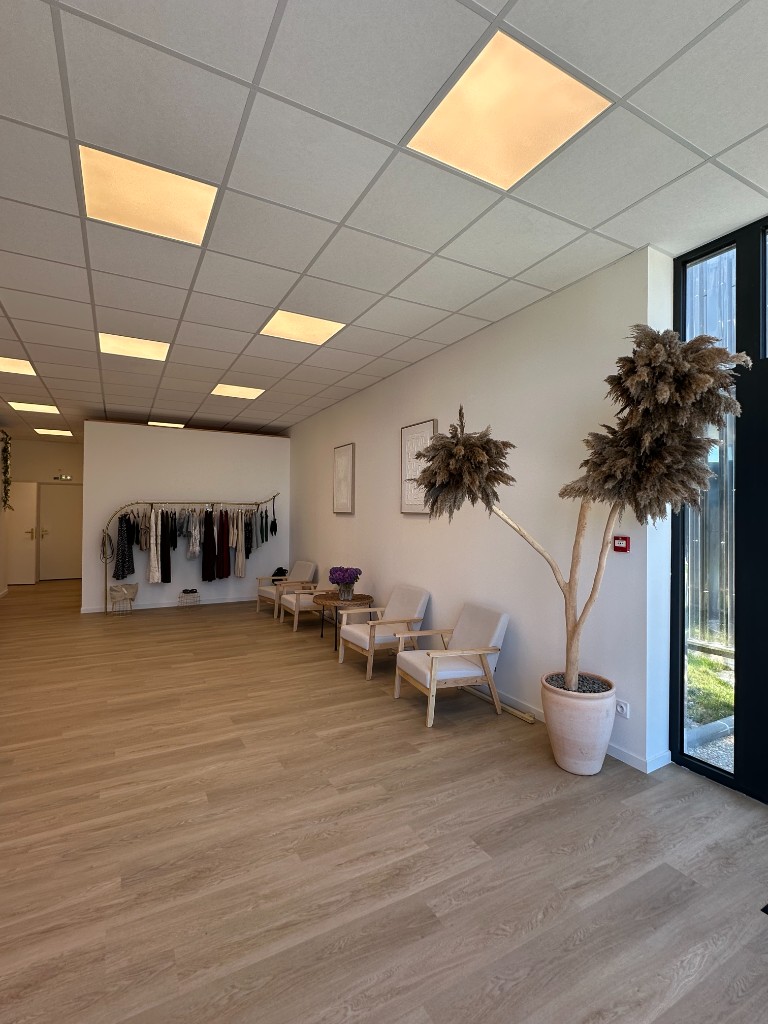Espace boutique prêt à porter et salon d'attente Couleur d'Ambre